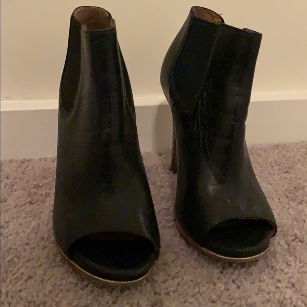 Black Coach Toe Shoe High Heels w/ snake skin
